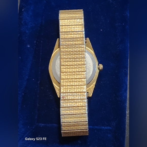 Vintage Hamilton Quartz Day/Date Mens Watch - Picture 5 of 8